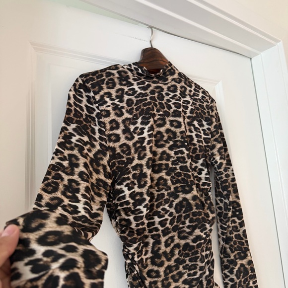 Farm Rio Leopard Print Natural Skin Jersey Blouse - Picture 2 of 7